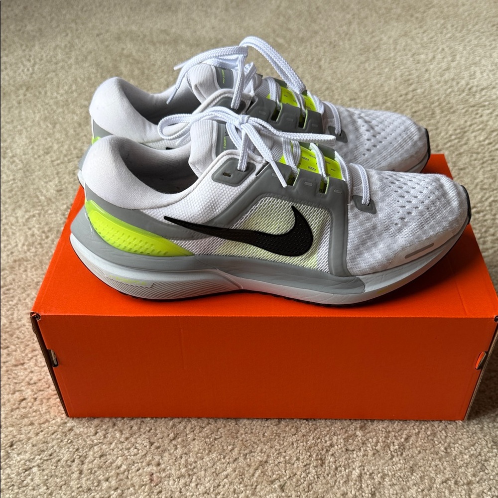 Nike Air Zoom Vomero 16White and Gray Running Shoes with Black Logo